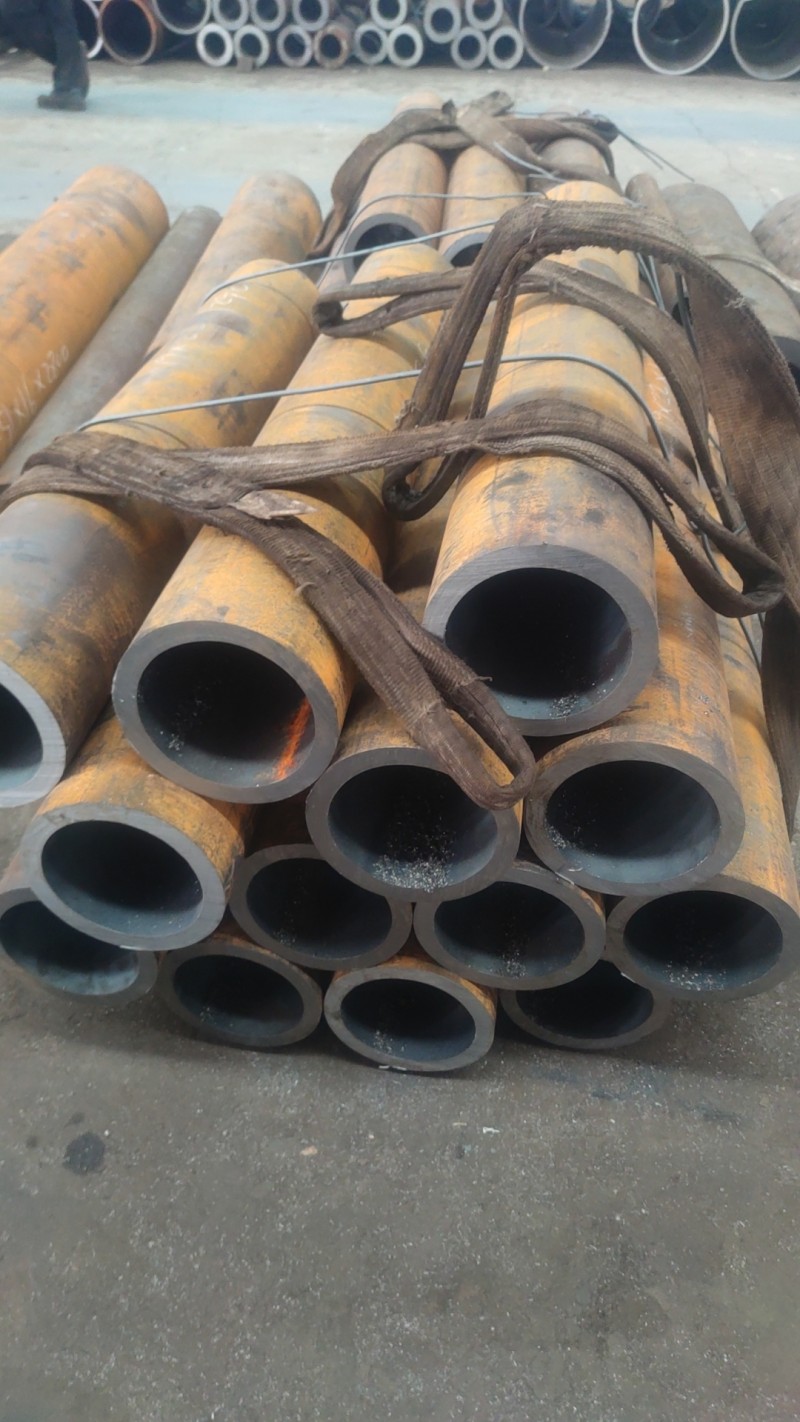 阿荣阿荣阿荣15CrMoG无缝钢管切割